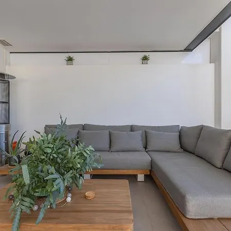 Elegant Two Bedroom At Hills! Estepona